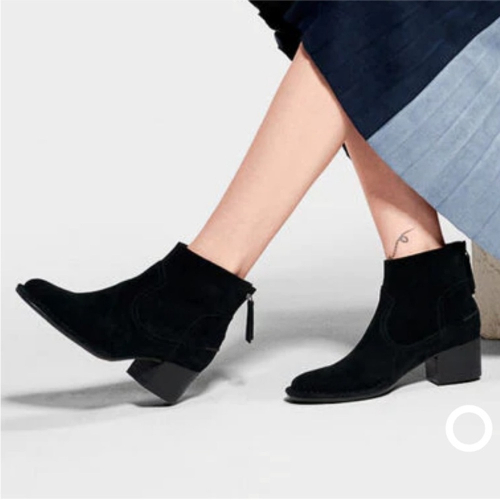 UGG BANDARA ANKLE SUEDE BOOTS in BLACK